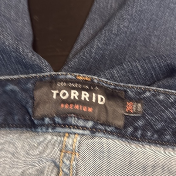 Torrid Blue Relaxed skinny premium Jeans with Natural Fading 26 short - Picture 5 of 8
